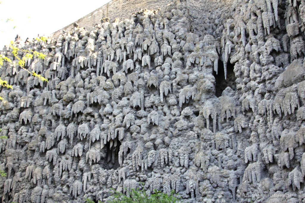 Prag, Wallensteinpalais, Grotte mit Köpfen