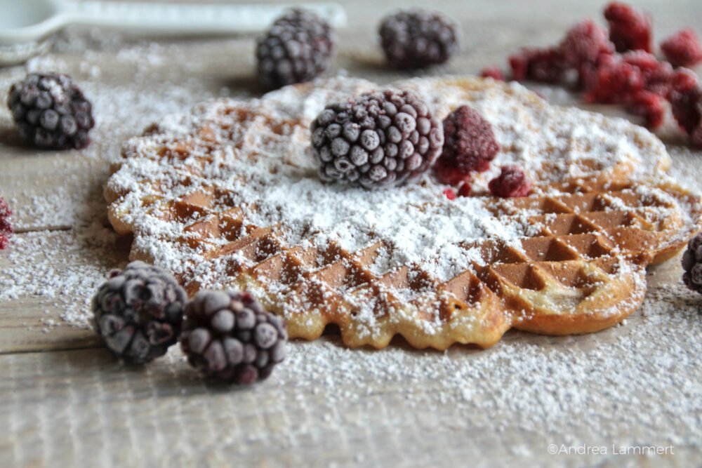Vegane Waffeln - nicht nur im Herbst lecker vegane Waffeln, Rezept mit Puderzucker
