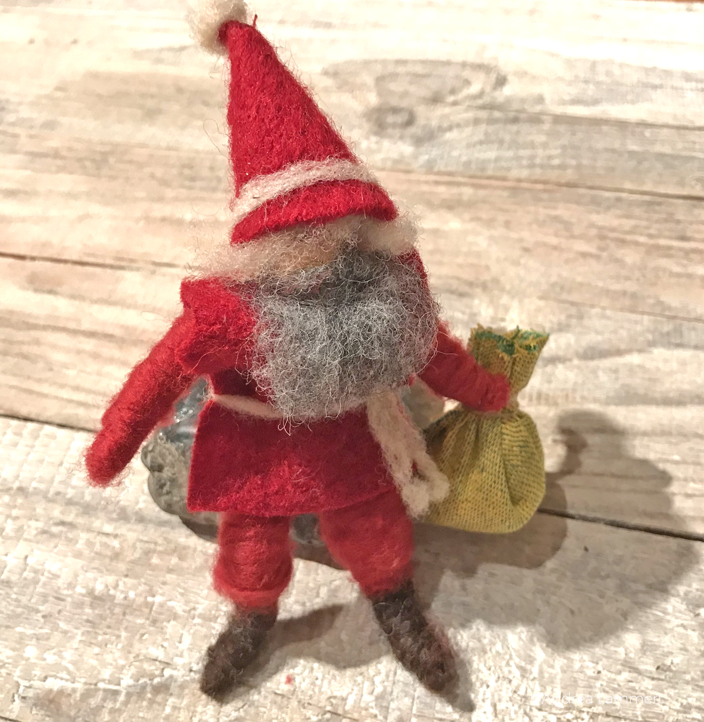 Weihnachtsmann aus Pfeifenputzern, DIY, Filzwolle