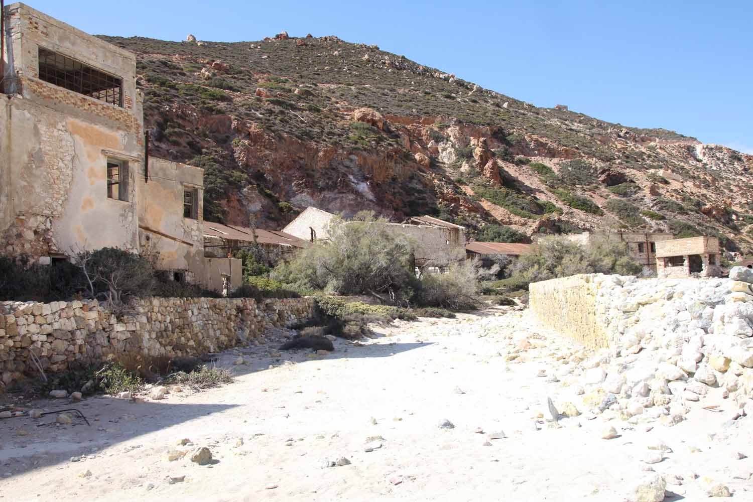 Schwefelminen Milos, Sulfur Mines, Paliorema, Verlassener Ort mit Bergbau auf Milos