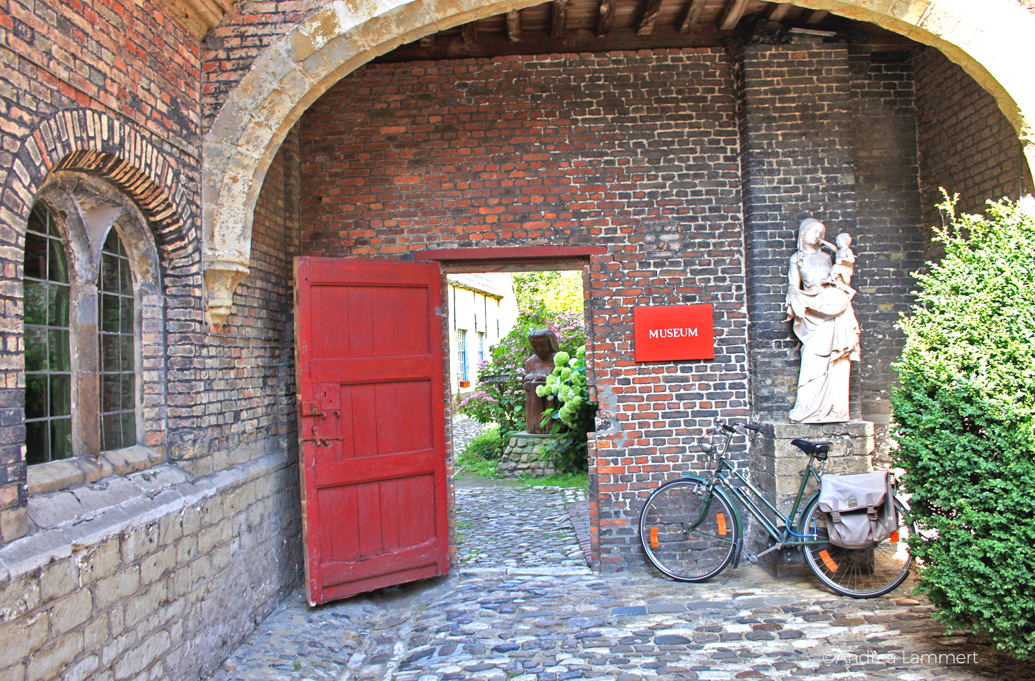 Fahrradfahren in Brügge, Stadtführung mit dem Fahrrad, Flandern, Belgien