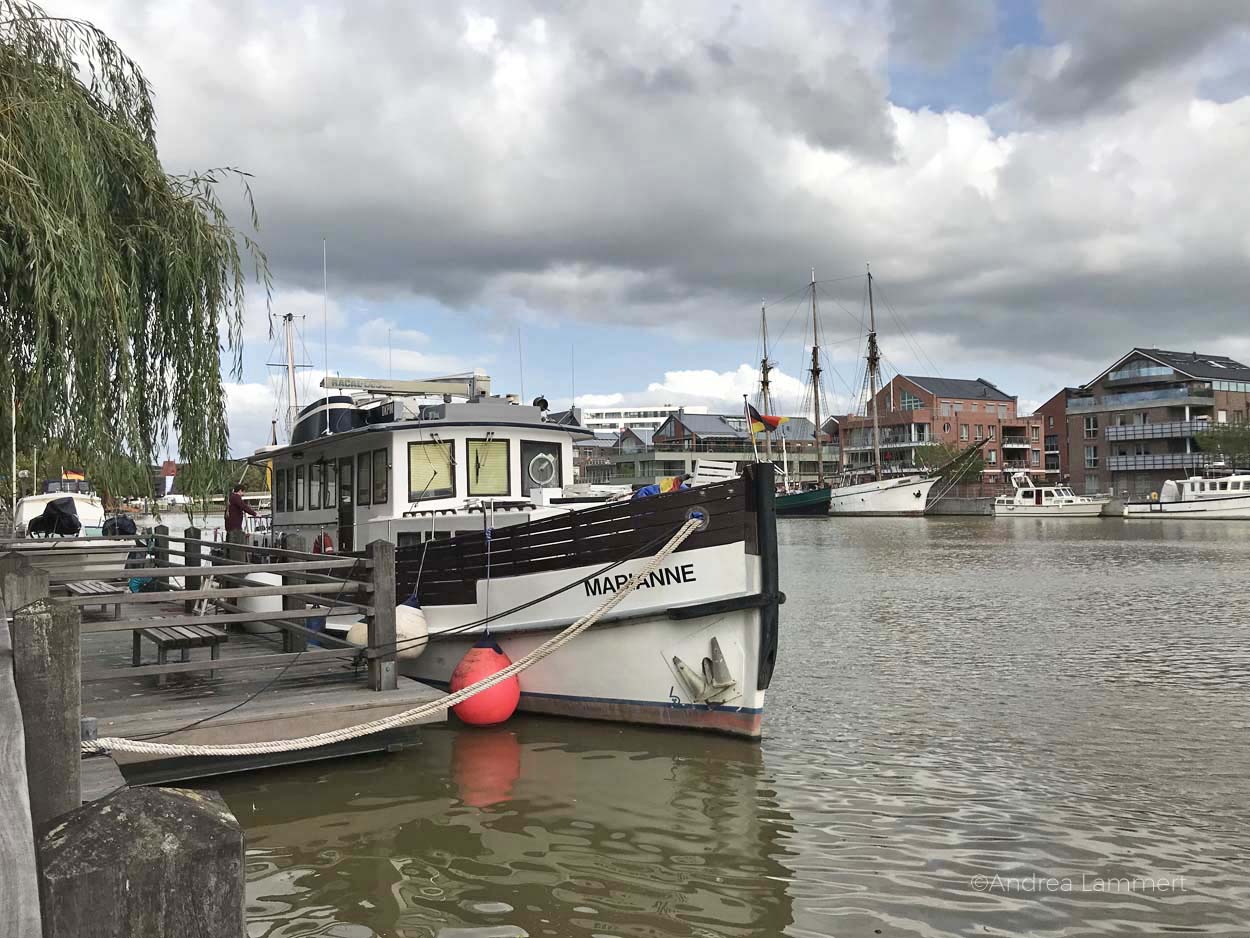 Bummel am Hafen in Leeer mit alten Schiffen, Gehört zu den schönen Sachen, die man in Leer machen kann. Geheimtipps für die ostfriesische Stadt