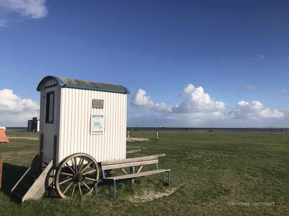 Niedersächsische Nordseeküste: In Schillig im Wangerland gibt es Sandstrand und Dünen.