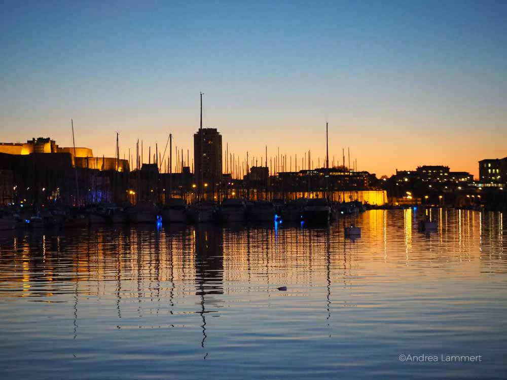 Am Hafen von Marseille. 