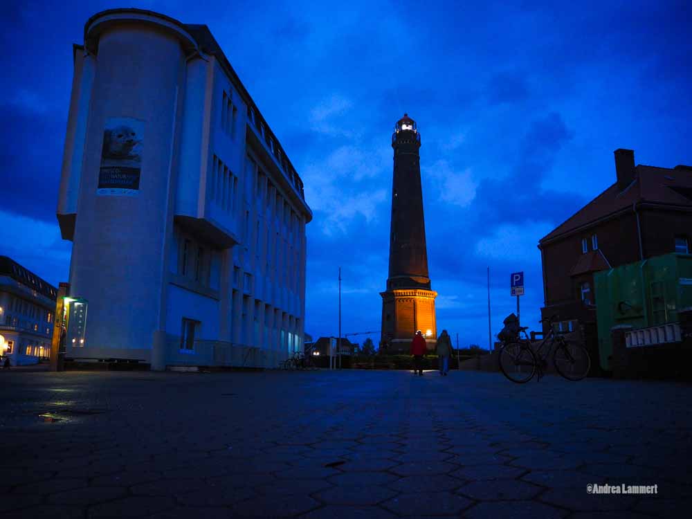 Der schöne Neue Leuchtturm zur Blauen Stunde