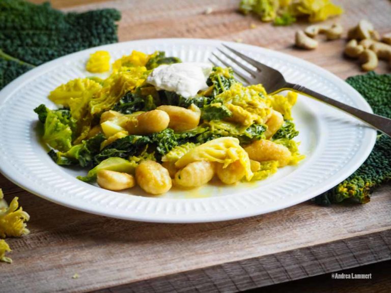 Gnocchi mit Wirsing-Sahnesoße I Wirsing-Rezept I indigo-blau.de