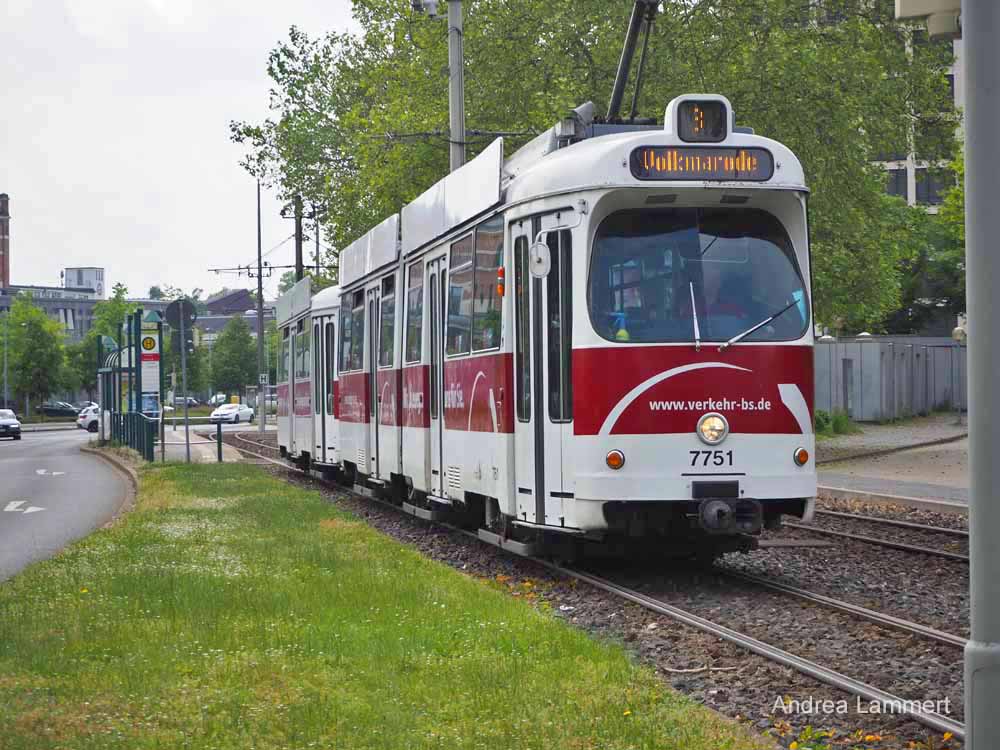 Straßenbahnen verbinden die Innenstadt und sorgen für gute Anbindung in Braunschweig.