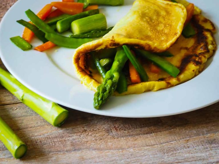 Pfannkuchen mit grünem Spargel I Rezept auf indigo-blau.de