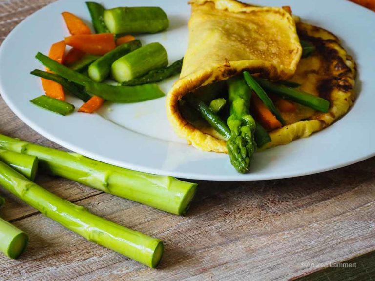 Pfannkuchen mit grünem Spargel I Rezept auf indigo-blau.de