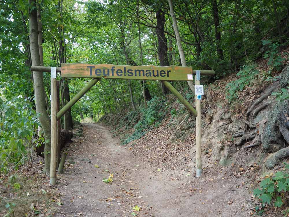 Eingang zum Wandern auf dem Teufelsstieg in Blankenburg