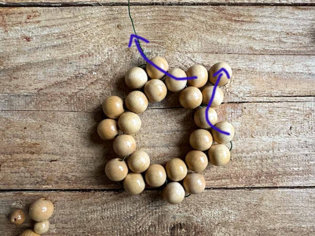 Weihnachtsstern aus Perlen basteln, DIY, Perlenstern Weihnachten, die Materialien