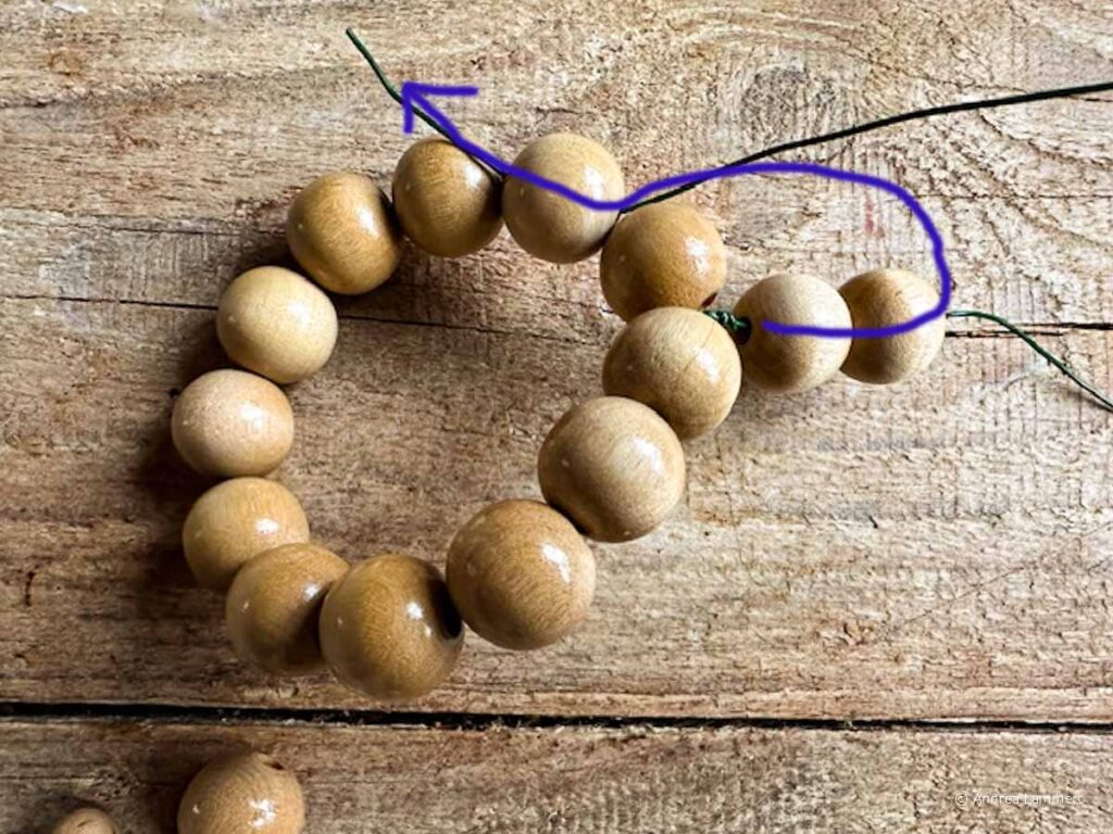 Weihnachtsstern aus Perlen basteln, DIY, Perlenstern Weihnachten, die Materialien