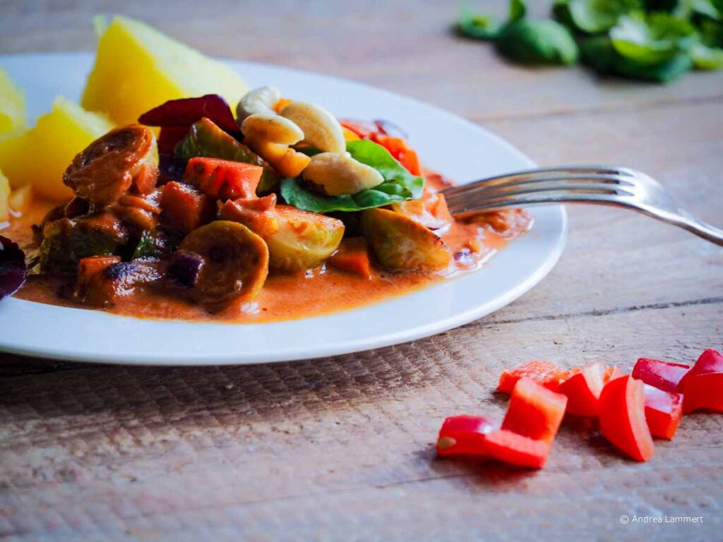 Rezept Rosenkohl mit Paprika und Tomatensoße